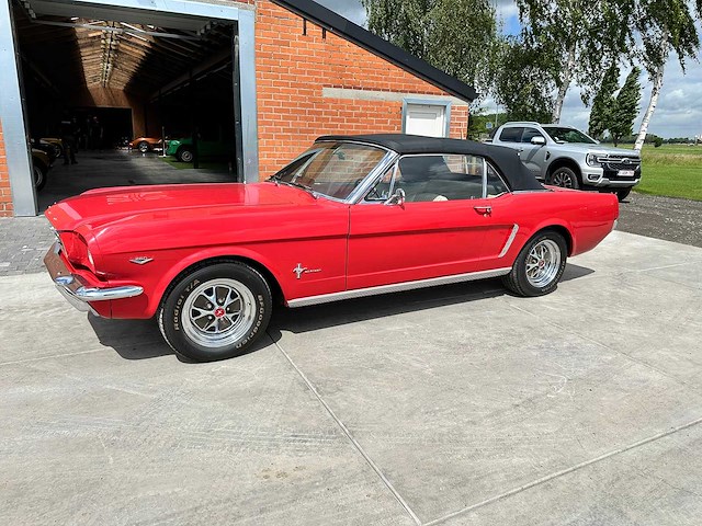 Ford - mustang cabrio - oldtimer - afbeelding 3 van  46