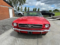 Ford - mustang cabrio - oldtimer - afbeelding 12 van  46