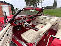 Ford - mustang cabrio - oldtimer - afbeelding 35 van  46