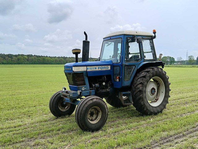 Ford 6700 fqc vierwielaangedreven landbouwtractor - afbeelding 1 van  8