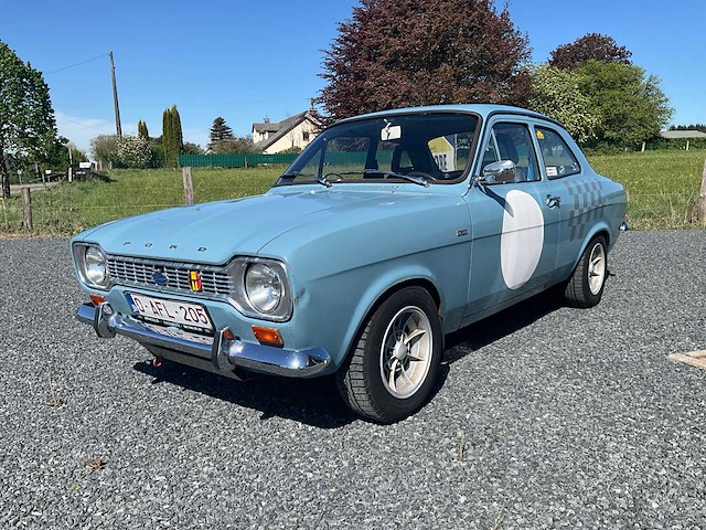 Ford escort classic car - afbeelding 1 van  59