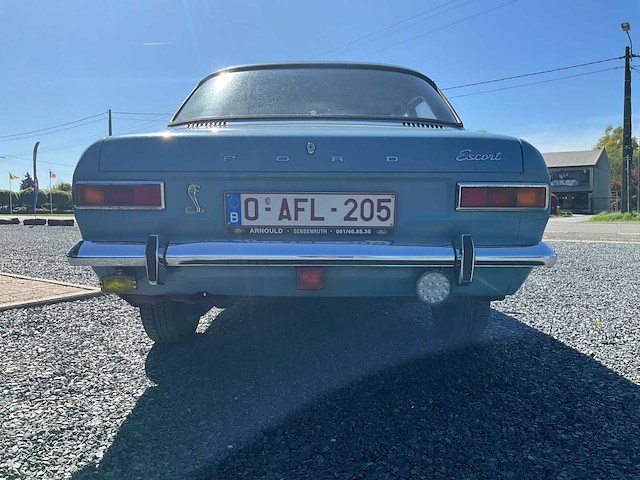 Ford escort classic car - afbeelding 34 van  59