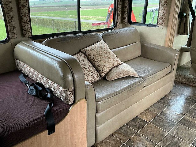 Ford f550 camper - afbeelding 18 van  48