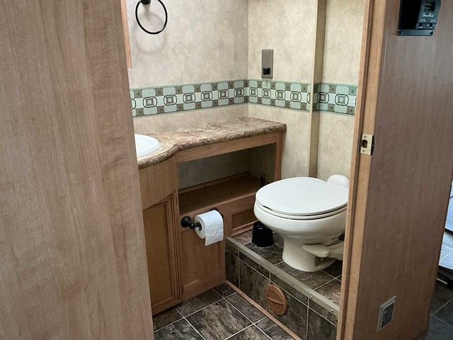 Ford f550 camper - afbeelding 31 van  54