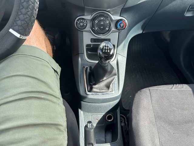 Ford fiesta 1.25i ambiente,2010 - afbeelding 8 van  31