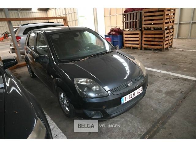 Ford fiesta personenwagen enkel voor vergunninghouders en erkende centra voor verschroting. - afbeelding 1 van  14