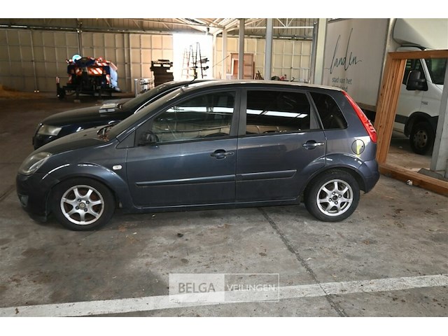 Ford fiesta personenwagen enkel voor vergunninghouders en erkende centra voor verschroting. - afbeelding 13 van  14