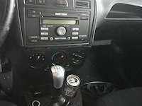 Ford fiesta personenwagen enkel voor vergunninghouders en erkende centra voor verschroting. - afbeelding 3 van  11