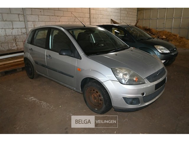 Ford fiesta personenwagen enkel voor vergunninghouders en erkende centra voor verschroting. - afbeelding 1 van  11