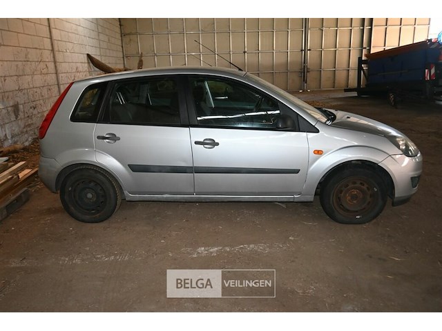 Ford fiesta personenwagen enkel voor vergunninghouders en erkende centra voor verschroting. - afbeelding 4 van  11