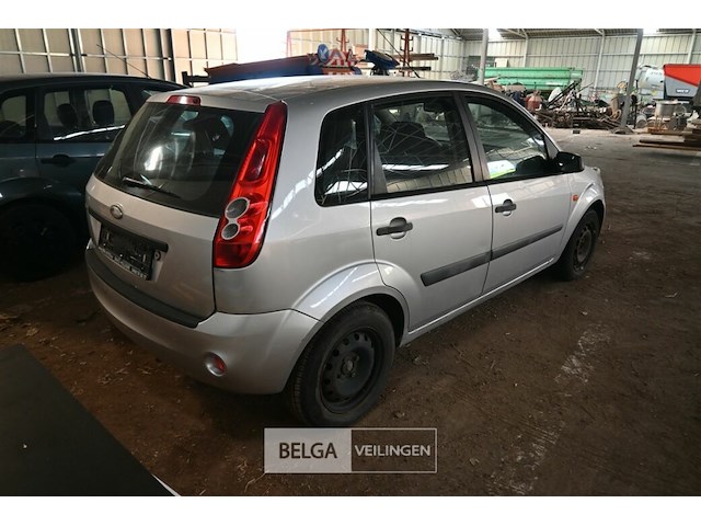 Ford fiesta personenwagen enkel voor vergunninghouders en erkende centra voor verschroting. - afbeelding 7 van  11