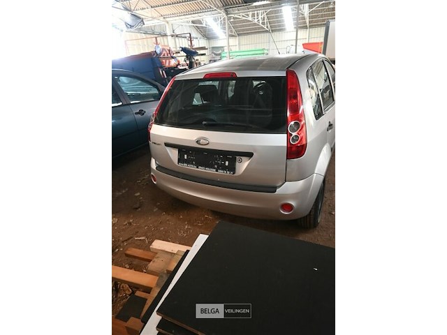 Ford fiesta personenwagen enkel voor vergunninghouders en erkende centra voor verschroting. - afbeelding 8 van  11