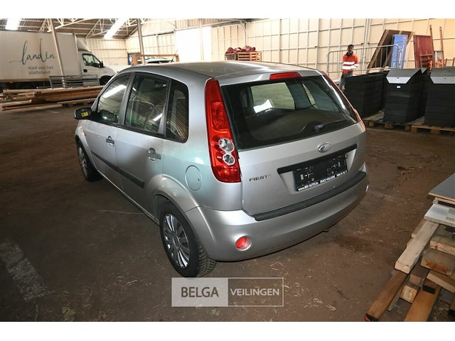 Ford fiesta personenwagen enkel voor vergunninghouders en erkende centra voor verschroting. - afbeelding 9 van  11