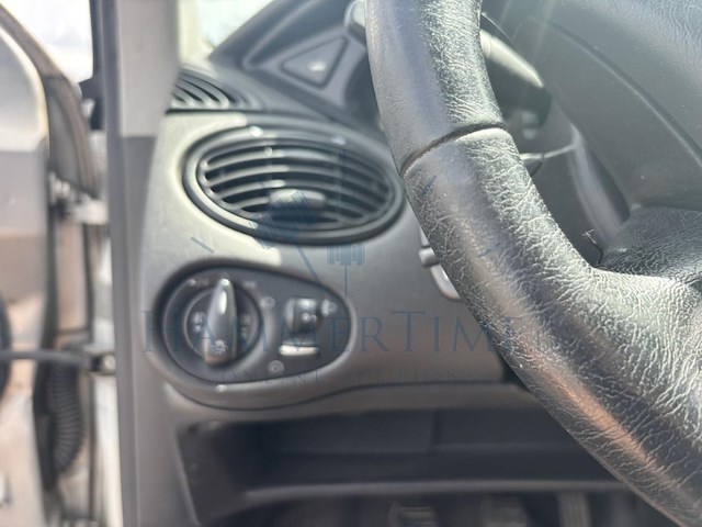 Ford focus 1.4i 16v ambiente,2001 - afbeelding 9 van  28