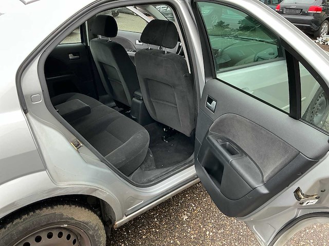 Ford mondeo b5y ghia personenauto - afbeelding 22 van  44