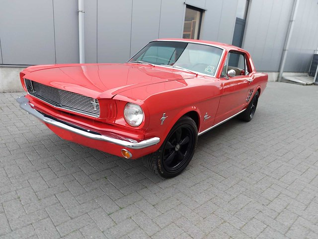 Ford mustang 1966 met doorlopende voorbank - afbeelding 6 van  10