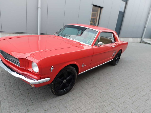 Ford mustang 1966 met doorlopende voorbank - afbeelding 7 van  10