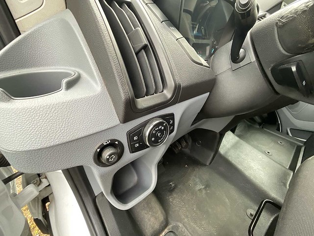 Ford transit bedrijfswagen - afbeelding 13 van  21
