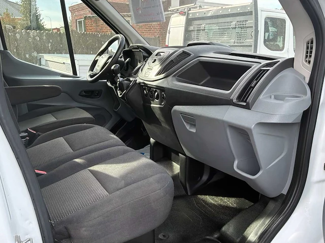 Ford transit van 350 2.0 ecoblue 130 pk – 7 zitplaatsen – verlaagd platform – 2019 – 97,937 km - gereserveerd voor professionals - afbeelding 26 van  44
