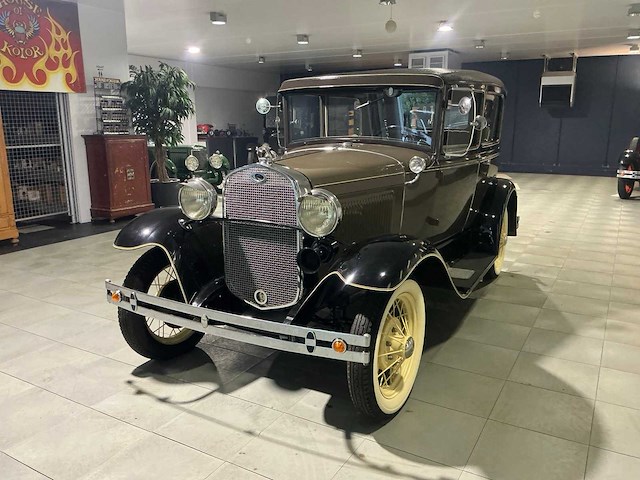 Ford tudor a oldtimer - afbeelding 1 van  15