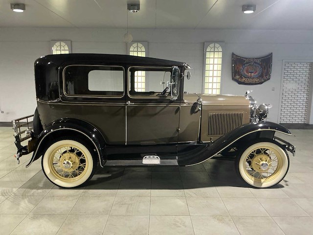 Ford tudor a oldtimer - afbeelding 11 van  15