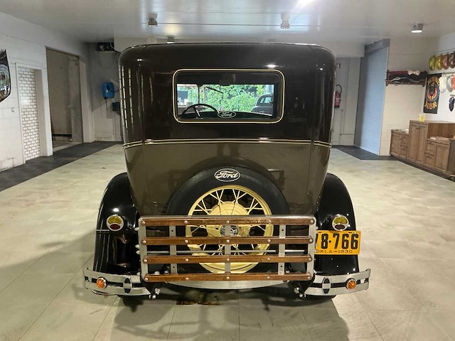 Ford tudor a oldtimer - afbeelding 13 van  15