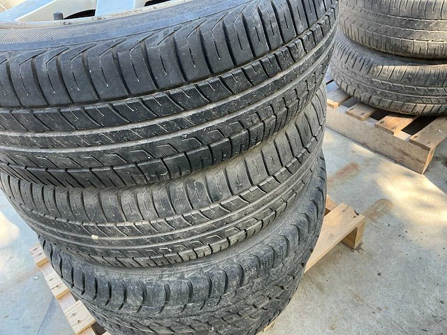 Ford velg met band (4x) - afbeelding 1 van  3