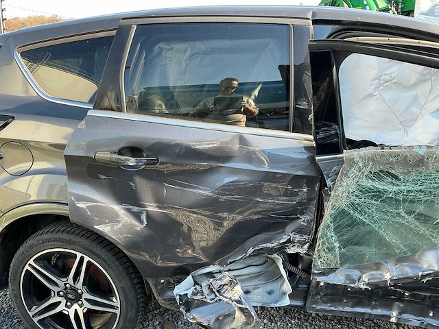 Ford vignale kuga schadewagen - afbeelding 11 van  12