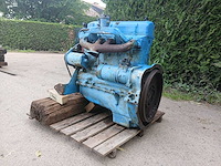 Fordson motorblok 4 cilinder oldtimer tractor - afbeelding 3 van  6