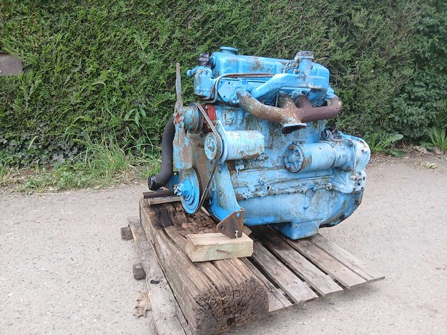 Fordson motorblok 4 cilinder oldtimer tractor - afbeelding 4 van  6