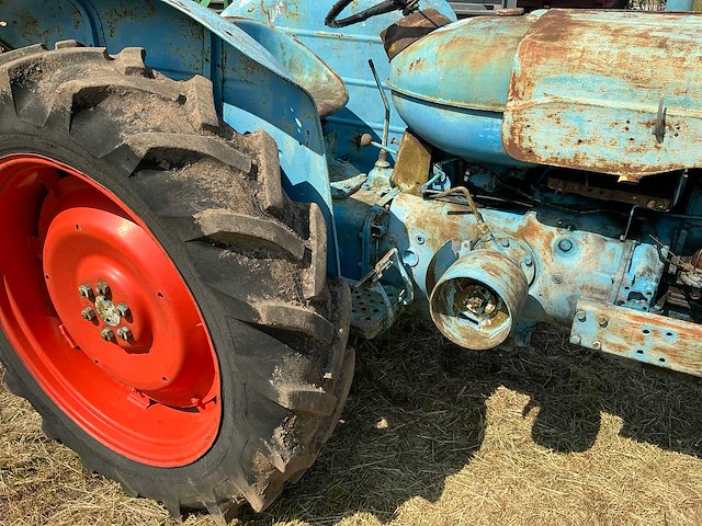 Fordson powermajor tweewielaangedreven landbouwtractor - afbeelding 7 van  16