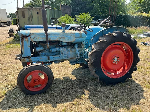 Fordson powermajor tweewielaangedreven landbouwtractor - afbeelding 9 van  16