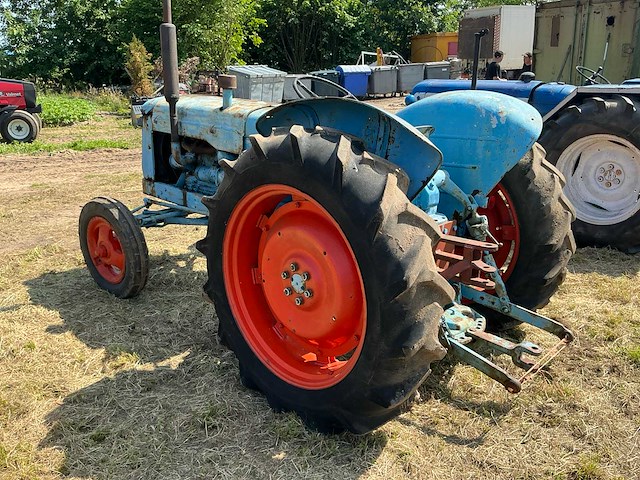 Fordson powermajor tweewielaangedreven landbouwtractor - afbeelding 10 van  16