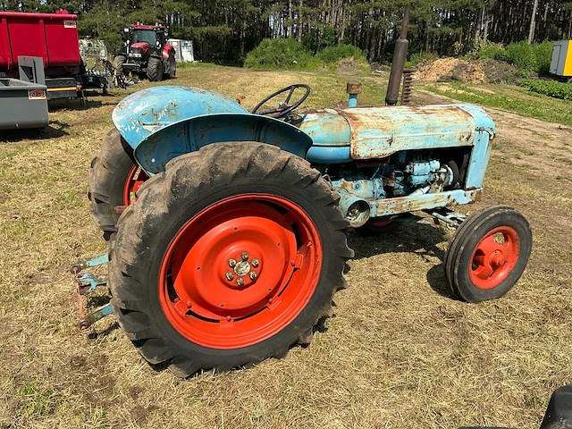 Fordson powermajor tweewielaangedreven landbouwtractor - afbeelding 13 van  16