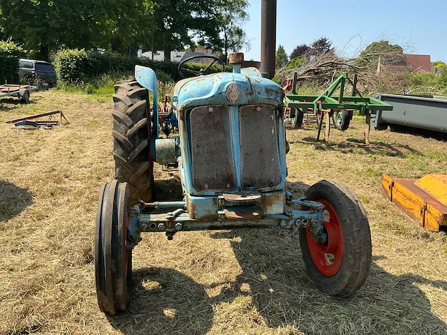 Fordson powermajor tweewielaangedreven landbouwtractor - afbeelding 15 van  16