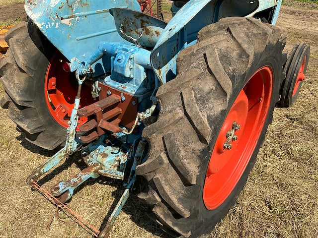 Fordson powermajor tweewielaangedreven landbouwtractor - afbeelding 5 van  16
