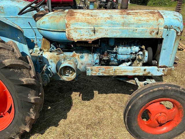 Fordson powermajor tweewielaangedreven landbouwtractor - afbeelding 6 van  16