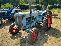 Fordson powermajor tweewielaangedreven landbouwtractor - afbeelding 1 van  16