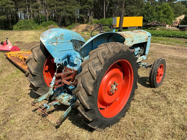Fordson powermajor tweewielaangedreven landbouwtractor - afbeelding 12 van  16