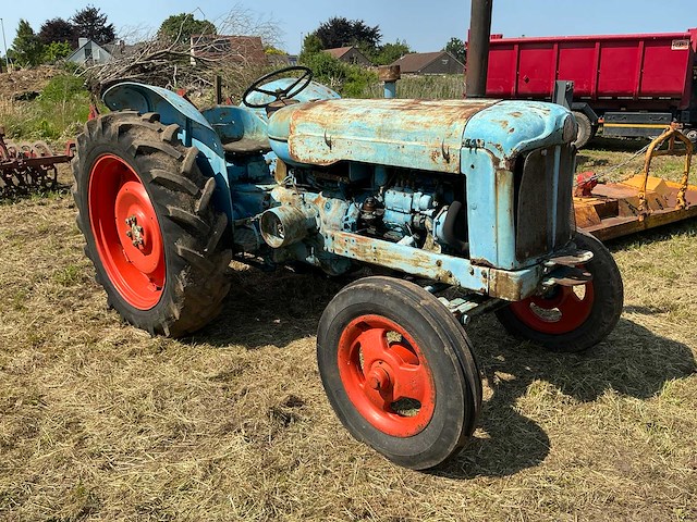 Fordson powermajor tweewielaangedreven landbouwtractor - afbeelding 8 van  9