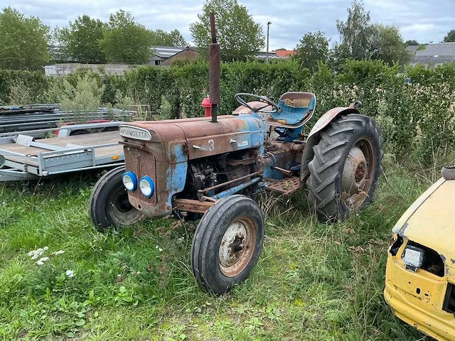 Fordson super dexta & dexta tweewielaangedreven landbouwtractors - restauratieobjecten (2x) - afbeelding 1 van  32
