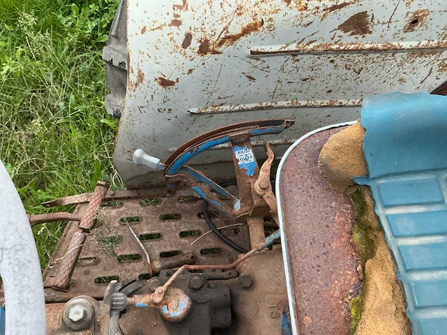 Fordson super dexta & dexta tweewielaangedreven landbouwtractors - restauratieobjecten (2x) - afbeelding 3 van  32
