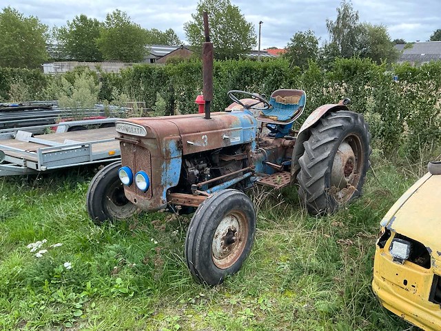 Fordson super dexta & dexta tweewielaangedreven landbouwtractors - restauratieobjecten (2x) - afbeelding 1 van  32