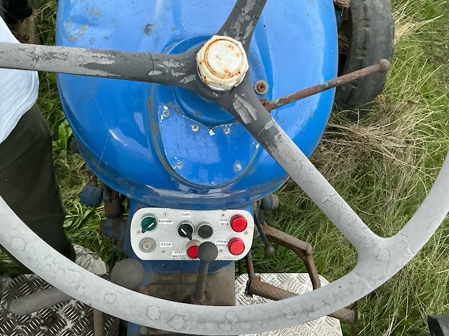 Fordson super dexta & dexta tweewielaangedreven landbouwtractors - restauratieobjecten (2x) - afbeelding 18 van  32