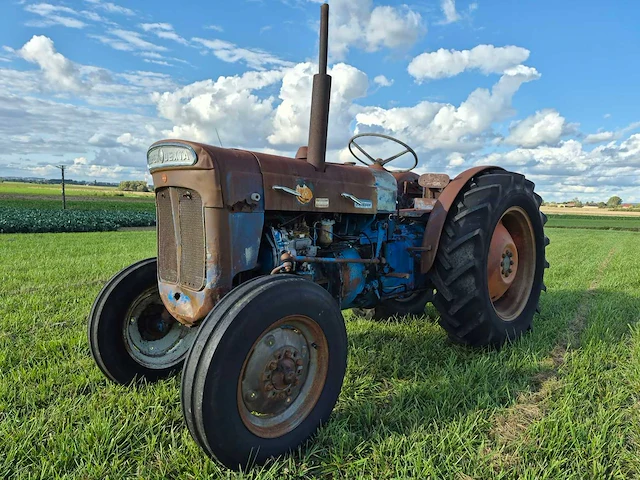 Fordson super dexta winemaker vintage tractor - afbeelding 1 van  8