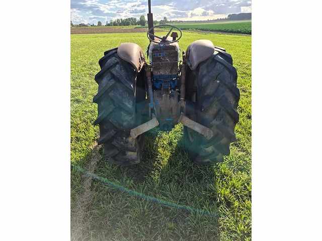 Fordson super dexta winemaker vintage tractor - afbeelding 4 van  8