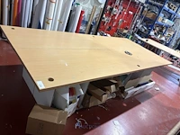 Formica werktafel met inhoud