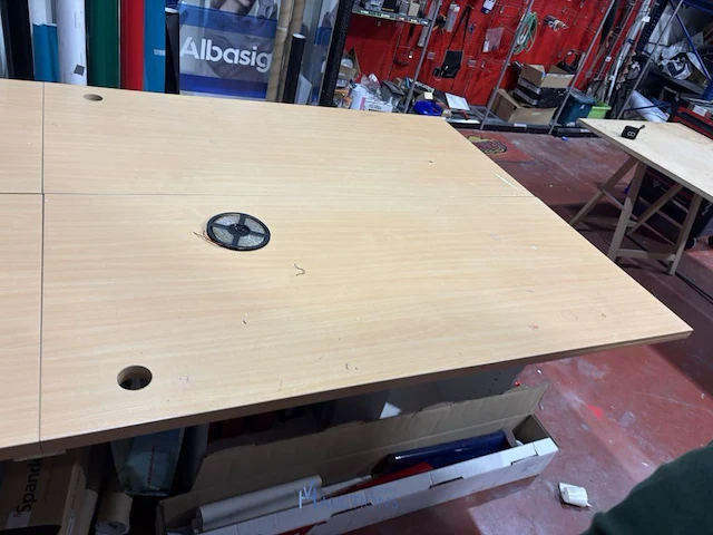 Formica werktafel met inhoud - afbeelding 4 van  10