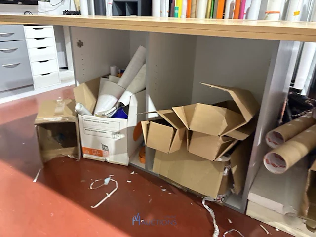 Formica werktafel met inhoud - afbeelding 6 van  10