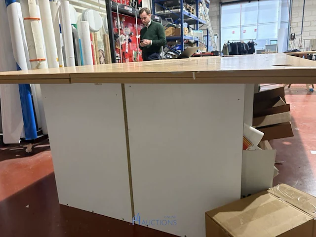 Formica werktafel met inhoud - afbeelding 7 van  10